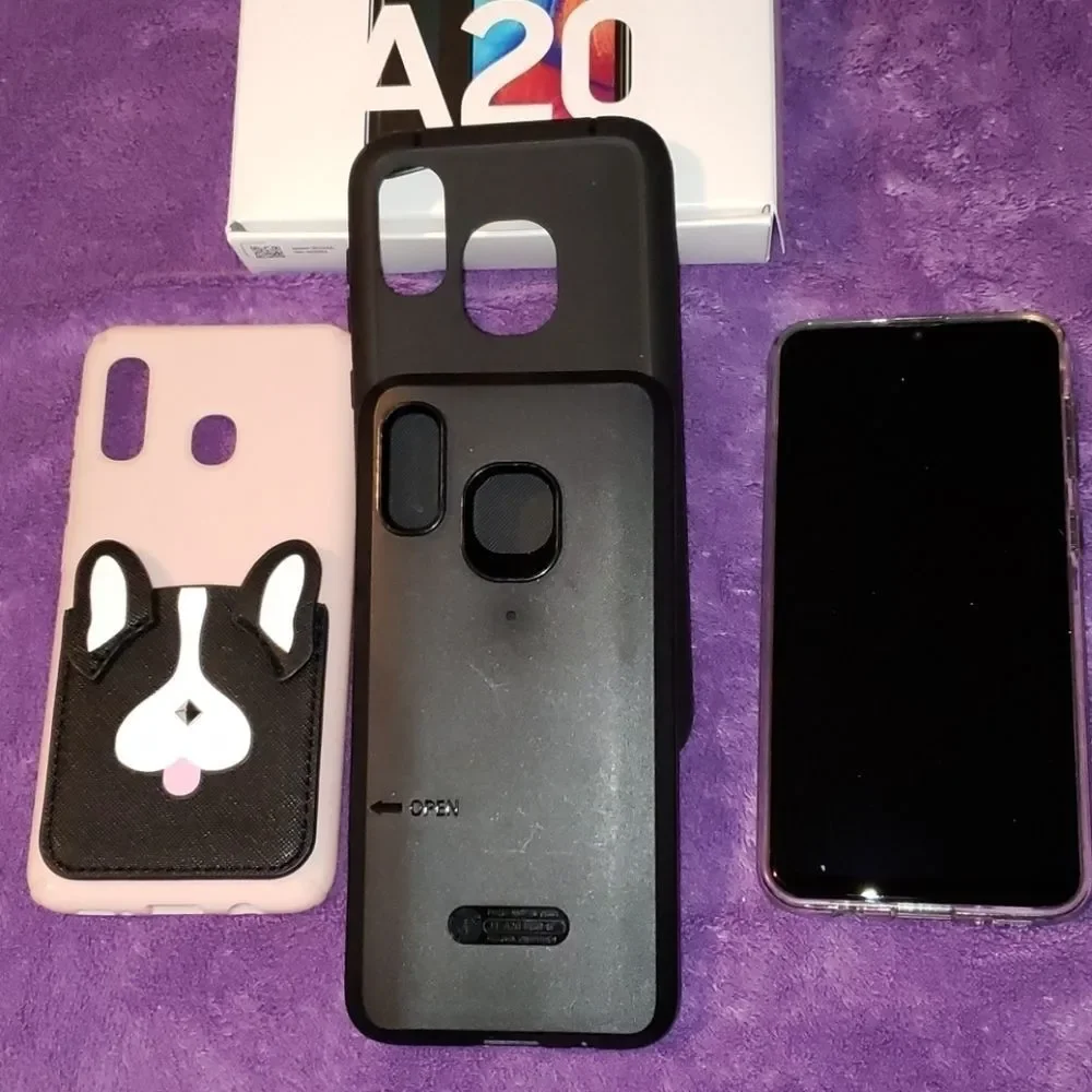 Samsung Galaxy A20 w Cases‎